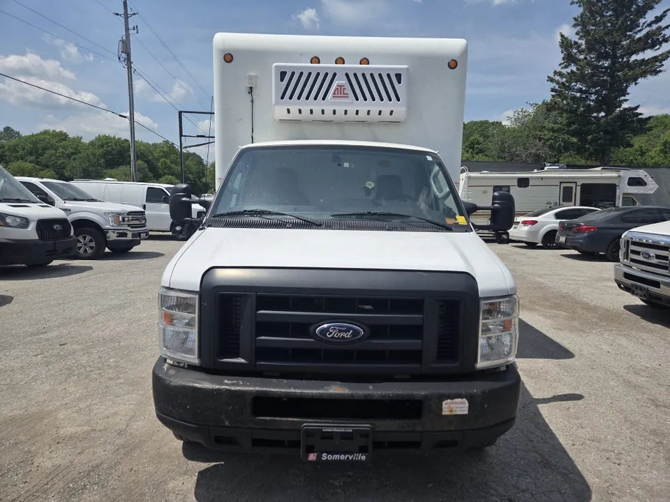 Ford E-450 2019 photo 2