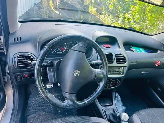 Peugeot 206 2006 photo 4