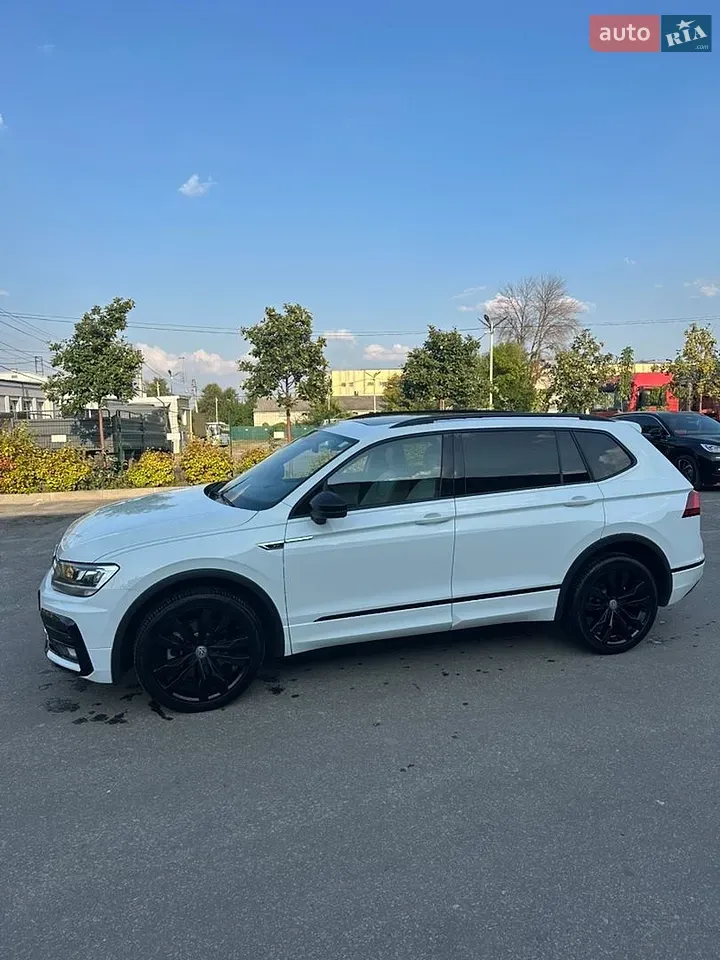 Volkswagen Tiguan 2021 photo 2