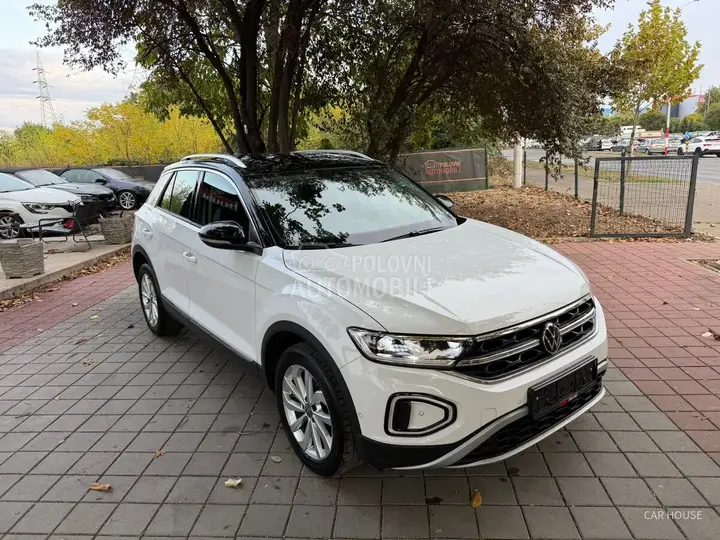 Volkswagen T-Roc 2023 photo 3