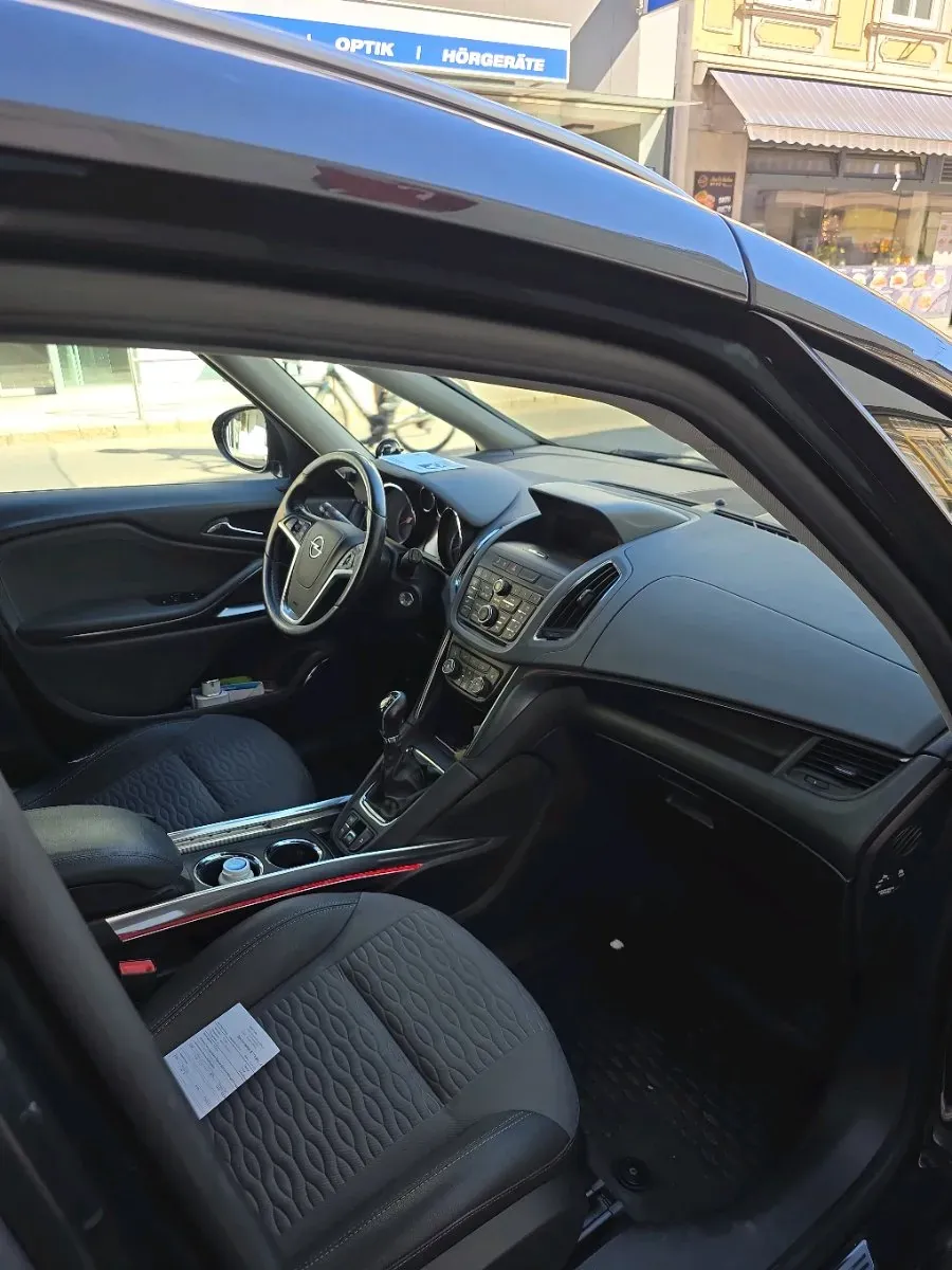 Opel Zafira Tourer 2012 photo 3