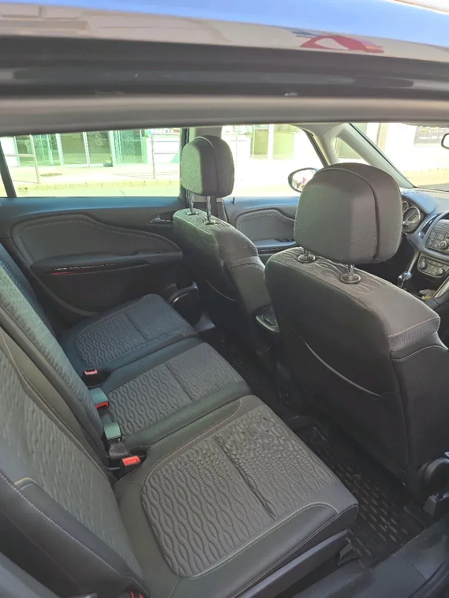 Opel Zafira Tourer 2012 photo 2