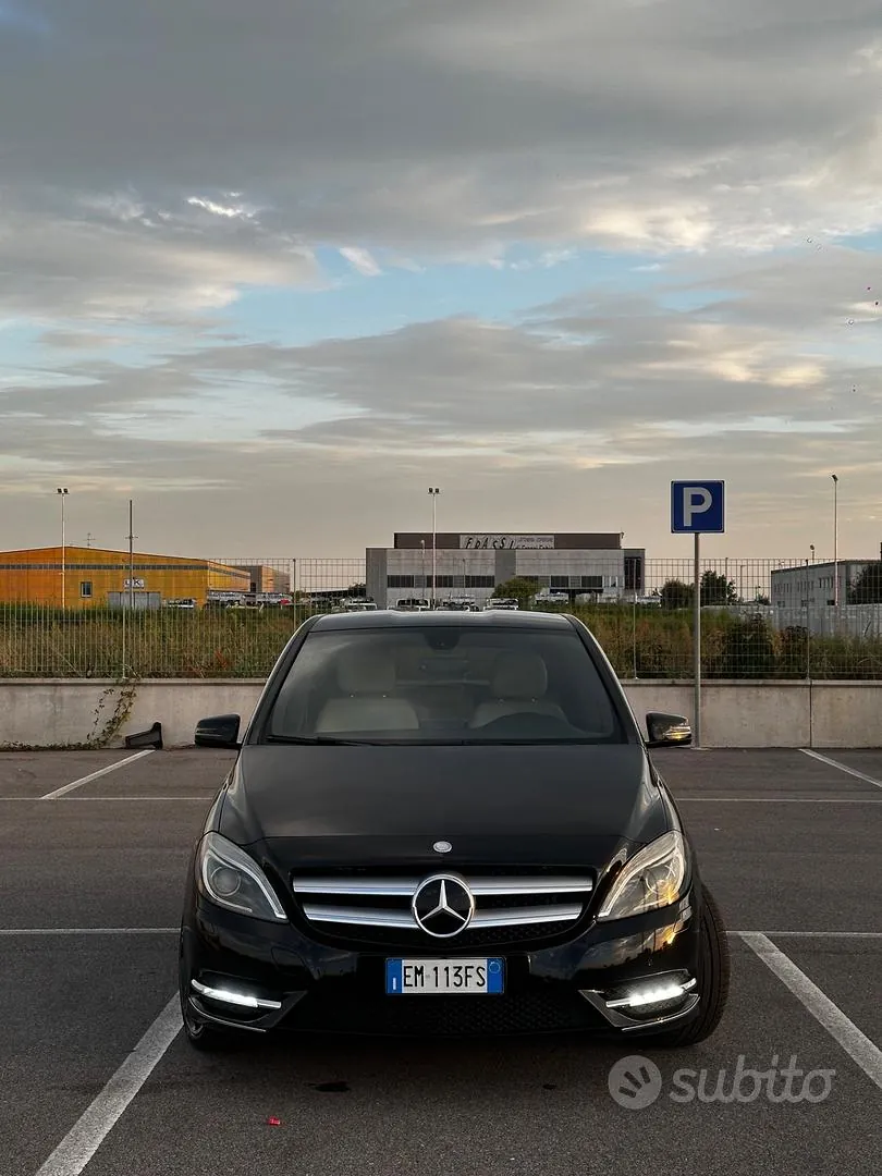 Mercedes-Benz A-Class 2012 photo 2