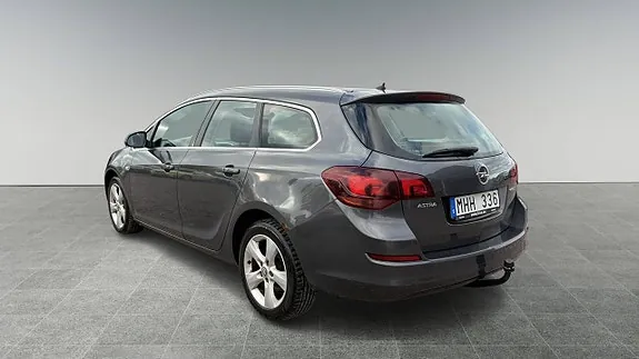 Opel Astra 2012 photo 2