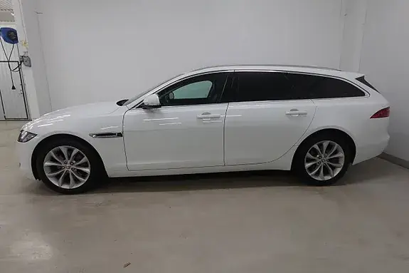 Jaguar Xf 2019 photo 3