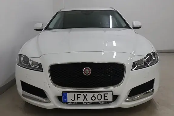 Jaguar Xf 2019 photo 2