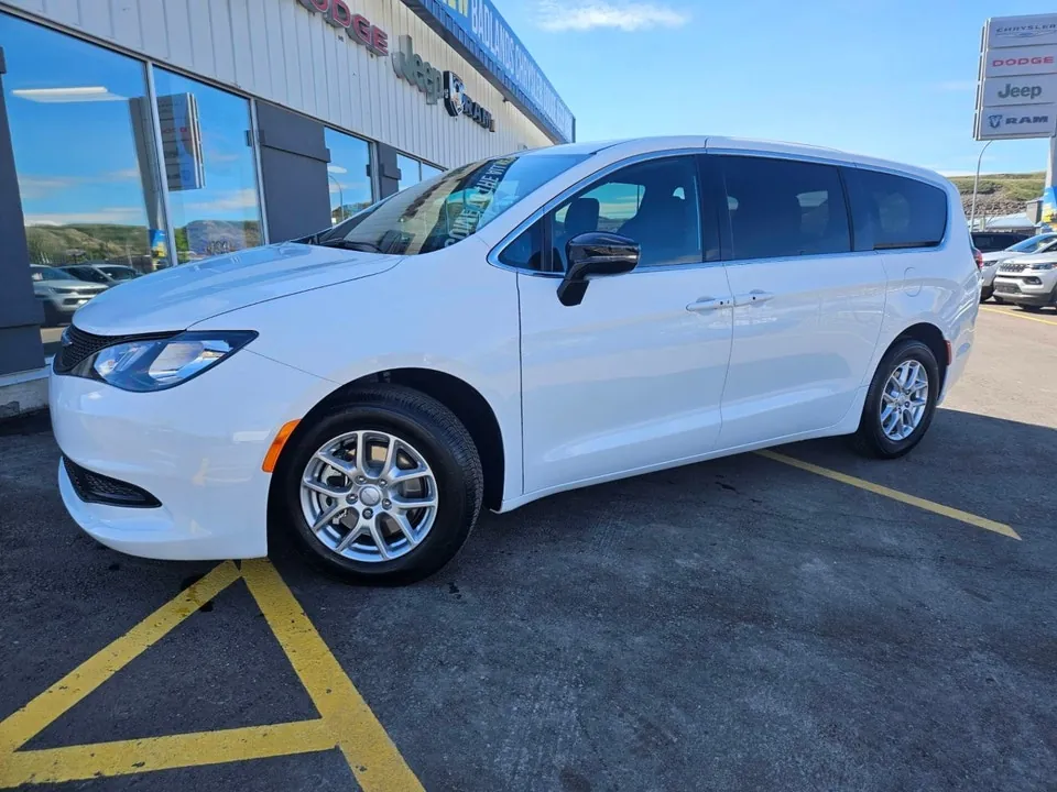 Chrysler Grand Caravan 2027 photo 2