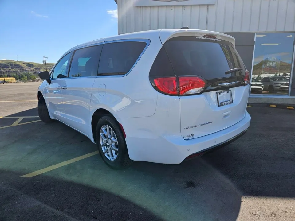 Chrysler Grand Caravan 2027 photo 4