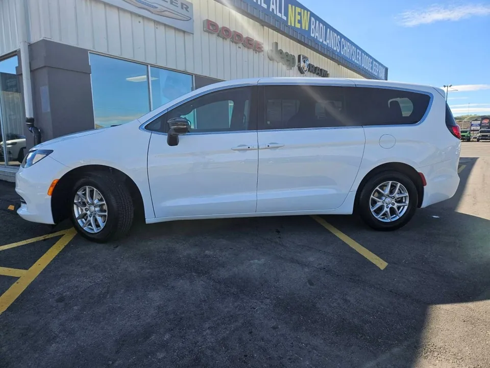 Chrysler Grand Caravan 2027 photo 3