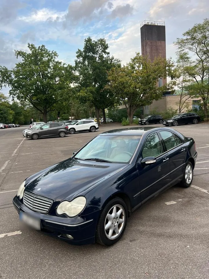 Mercedes-Benz C180
