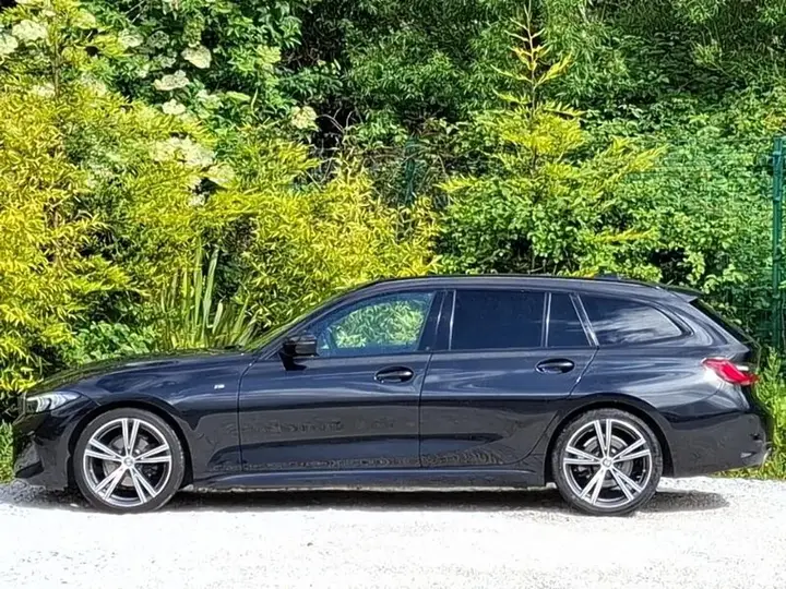 BMW 3 Series 2024 photo 4