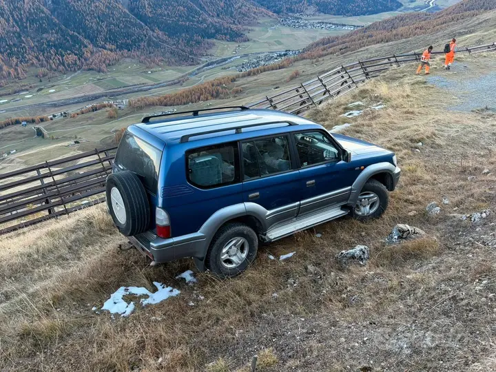 Toyota Land Cruiser 2000 photo 2