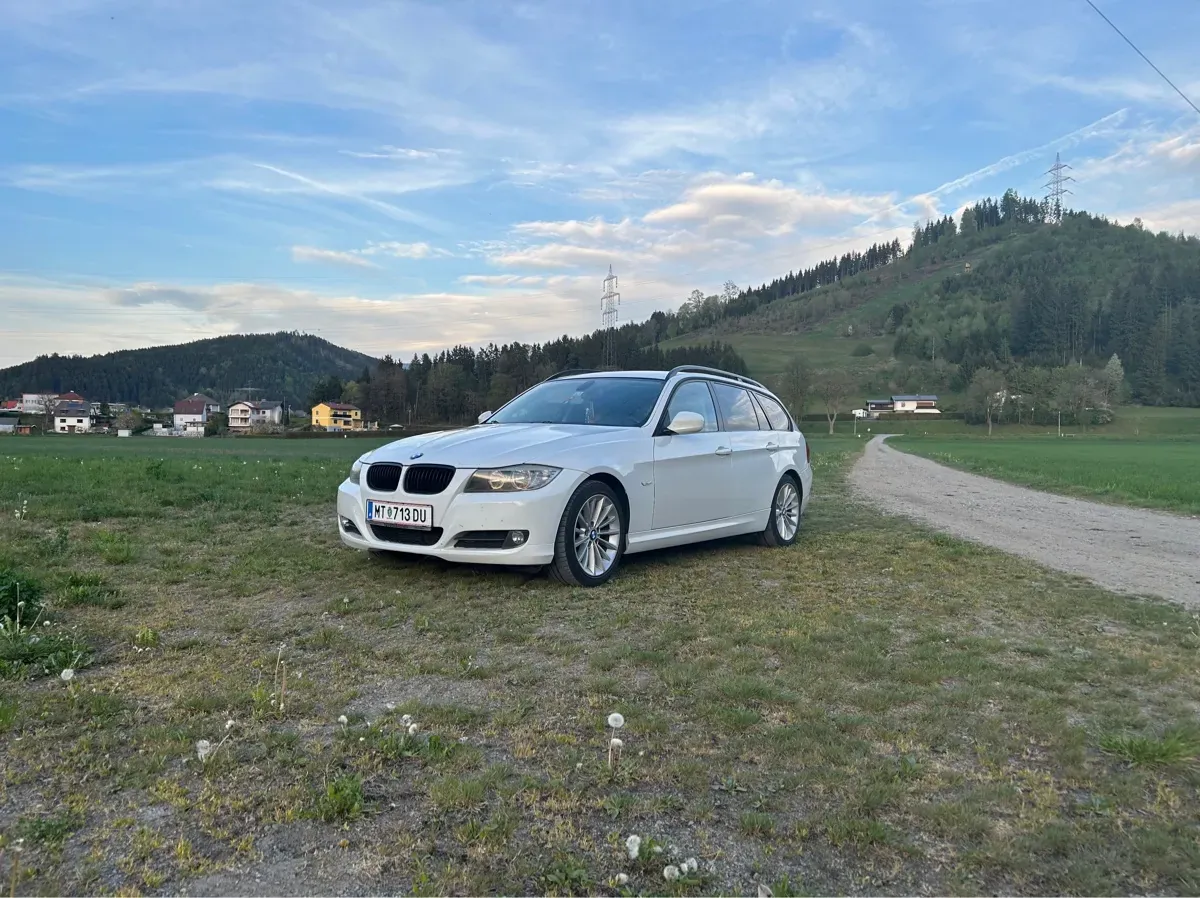 BMW 3 Series 2010 photo 3