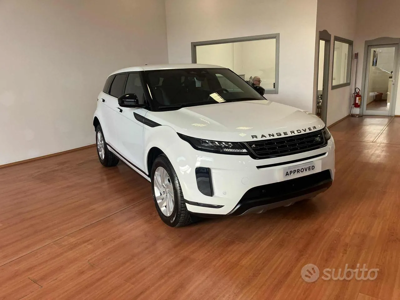 Land Rover Range Rover Evoque 2024 photo 3