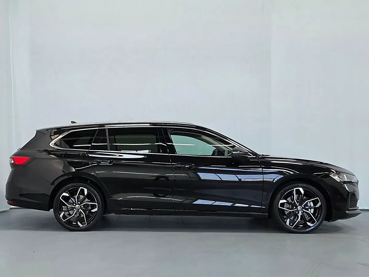 Skoda Superb 2025 photo 2