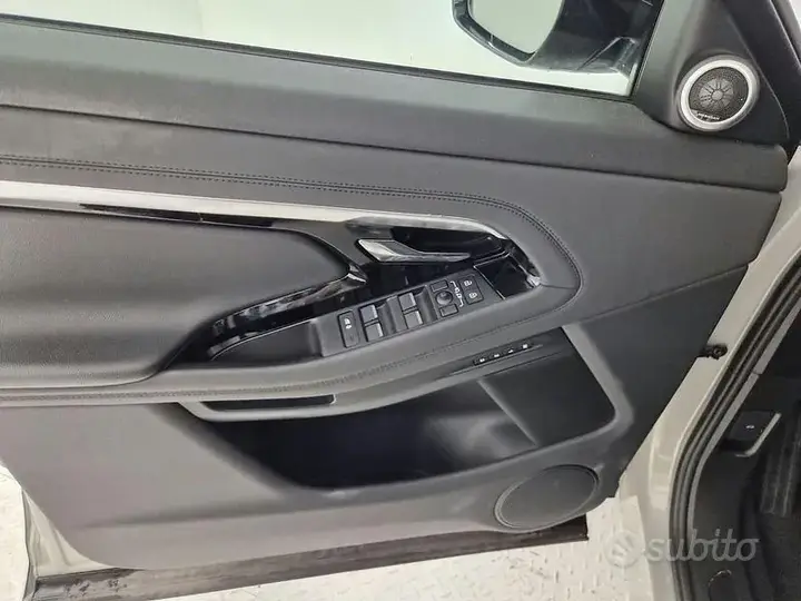 Land Rover Evoque 2022 photo 4