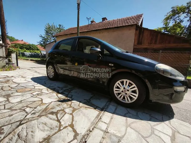 Fiat Grande Punto 2012 photo 3
