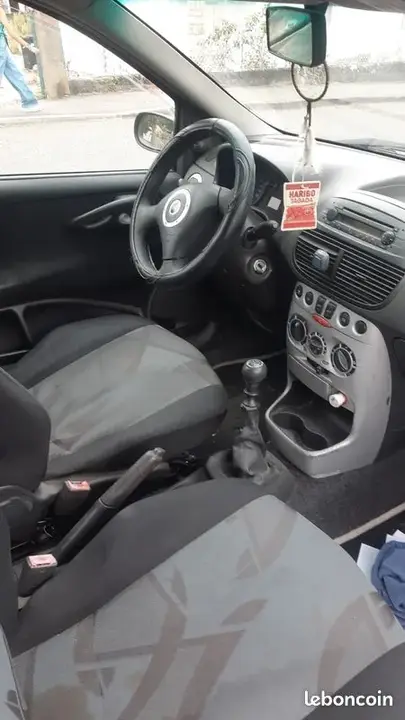 Fiat Punto 2004 photo 2