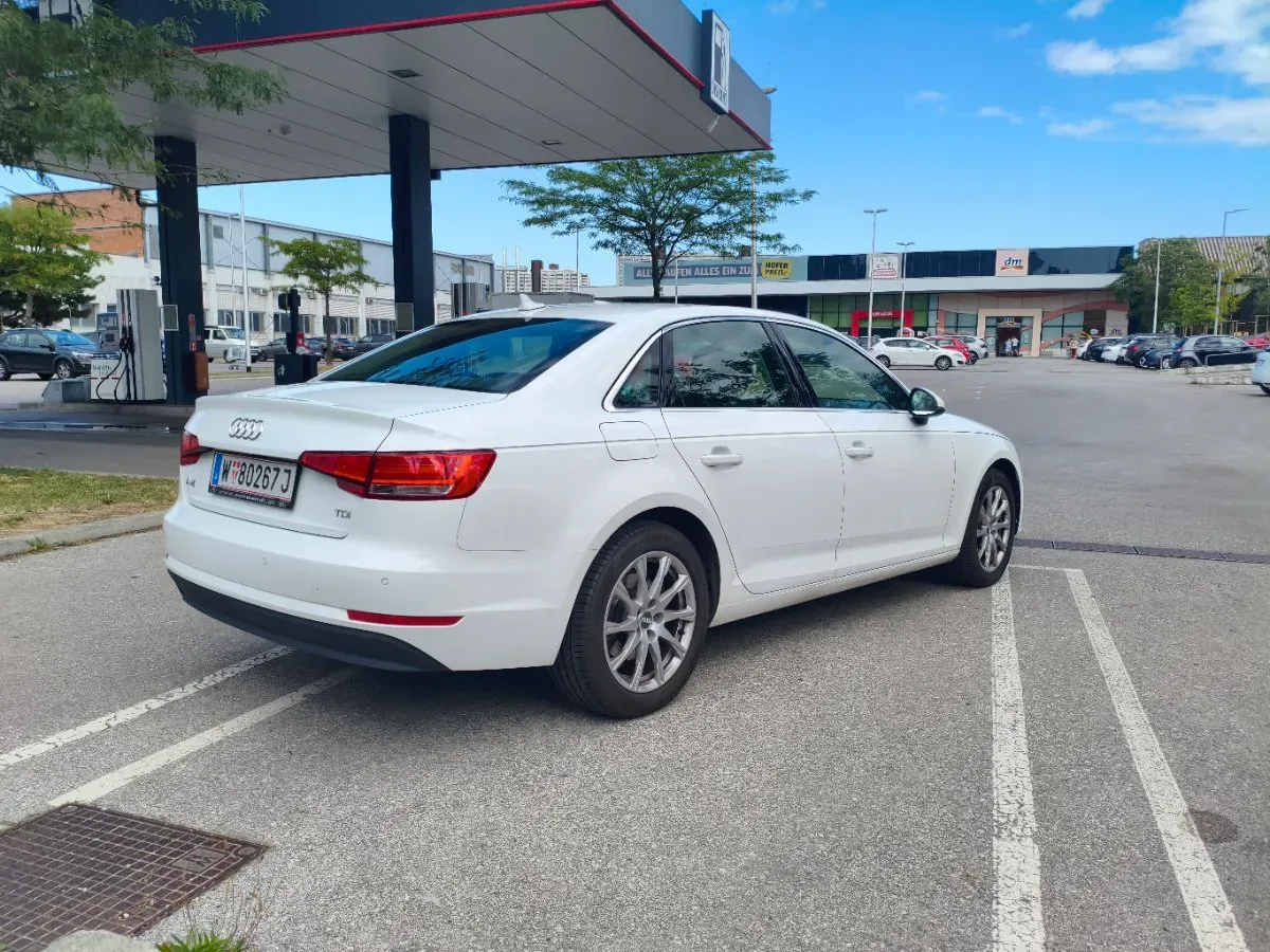 Audi A4 2017 photo 2