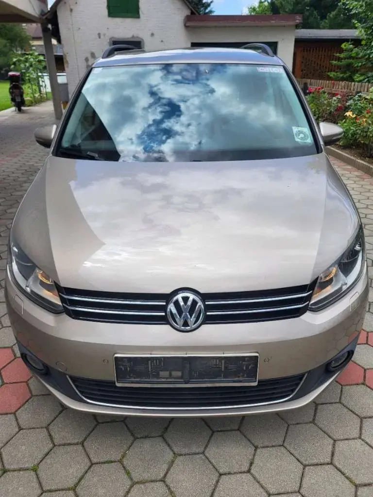 Volkswagen Touran 2013 photo 2
