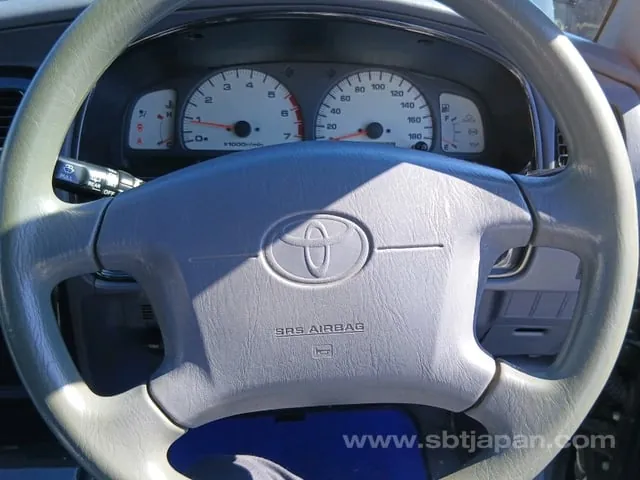 Toyota Hilux Surf 2000 photo 2