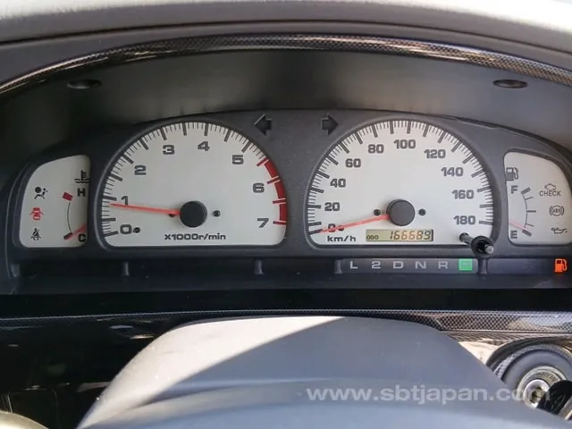 Toyota Hilux Surf 2000 photo 3