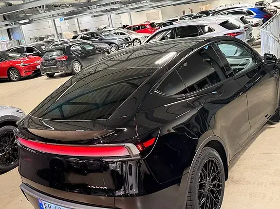 Tesla Model Y 2026 photo 4