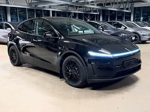 Tesla Model Y 2026 photo 3