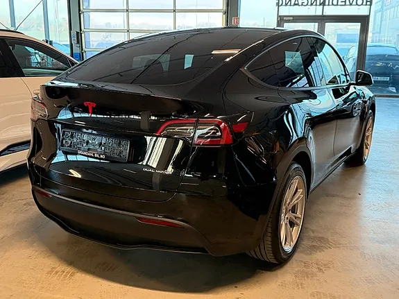 Tesla Model Y 2023 photo 4