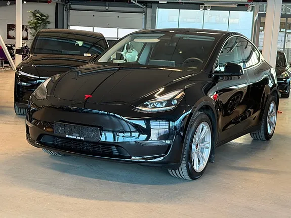 Tesla Model Y 2023 photo 2