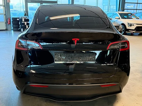 Tesla Model Y 2023 photo 5