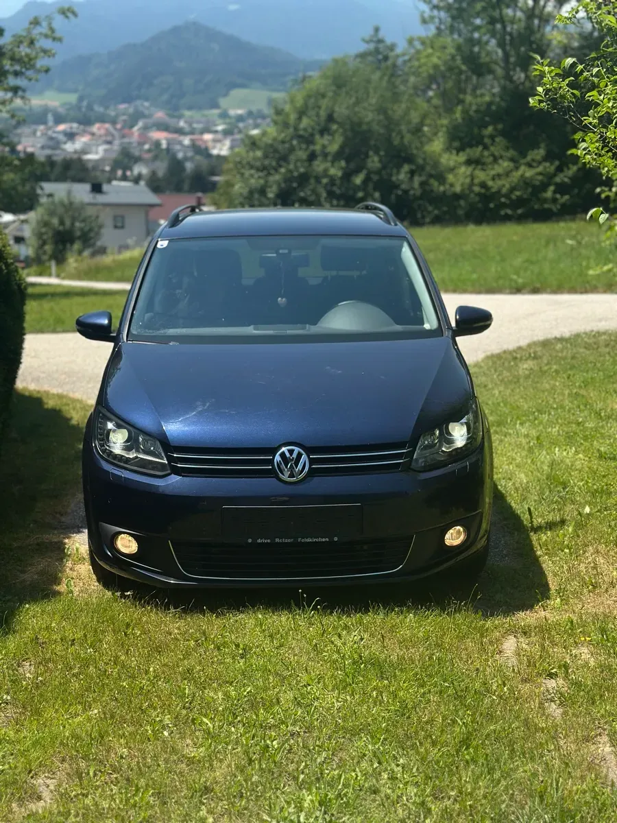 Volkswagen Touran 2014 photo 2