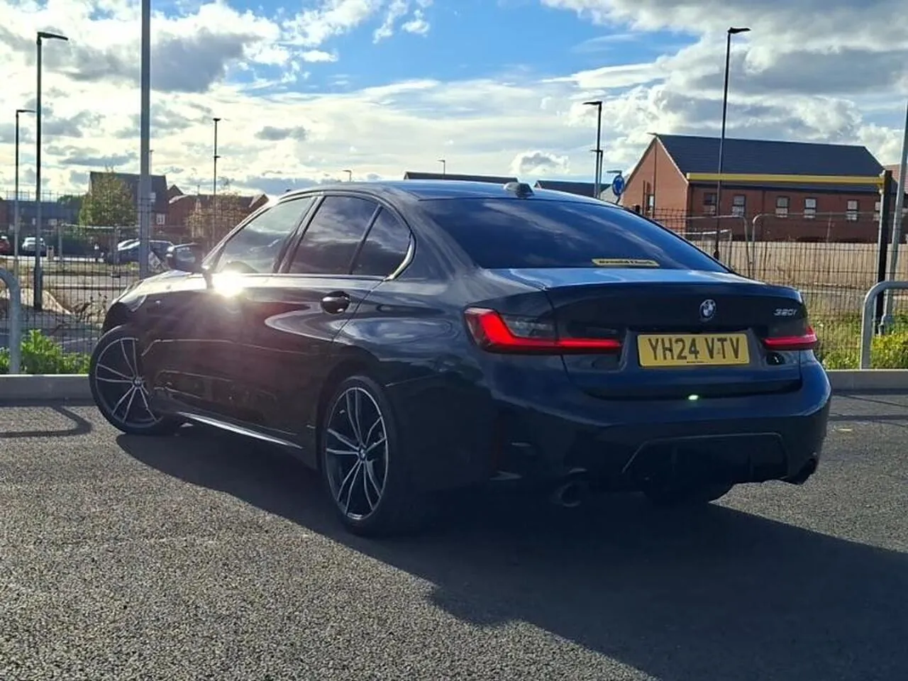 BMW 3 Series 2024 photo 2