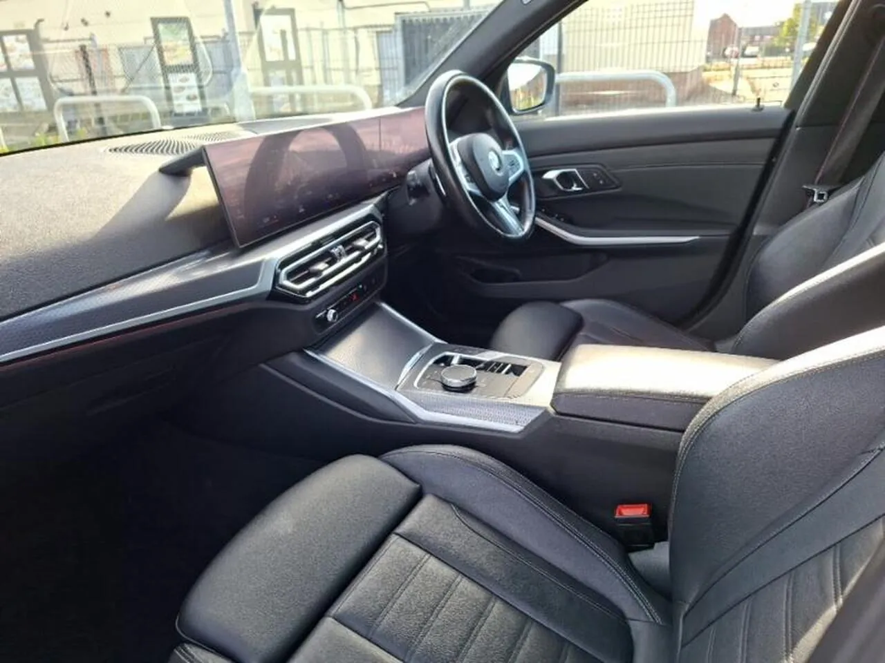BMW 3 Series 2024 photo 5