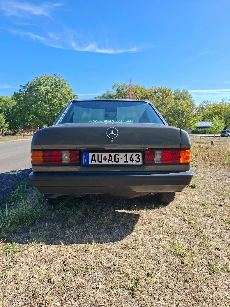 Mercedes-Benz 190 1987 photo 3