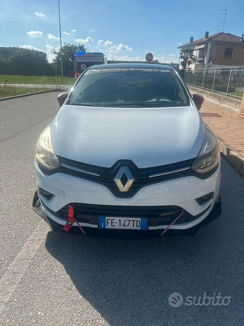 Renault Clio 2016 photo 2