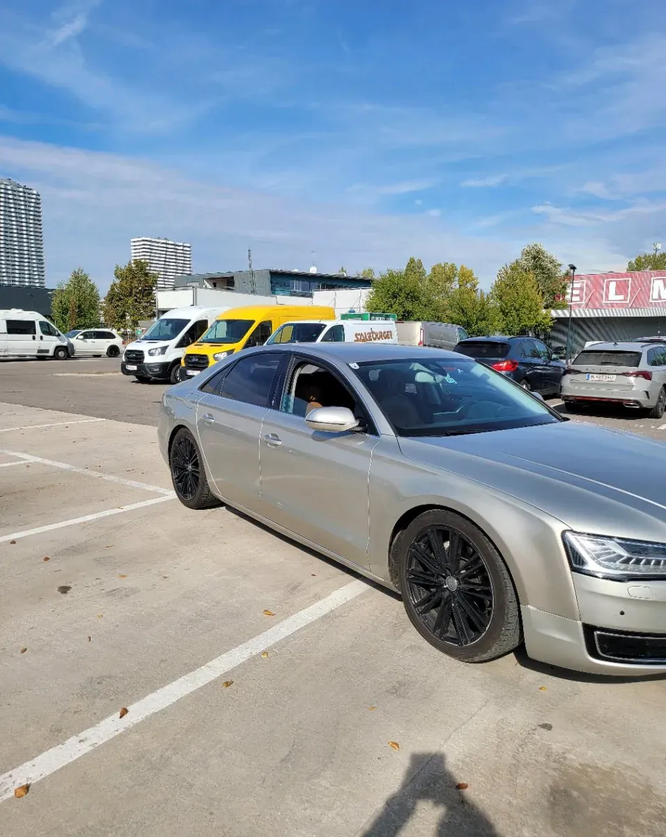Audi A8 2015 photo 2