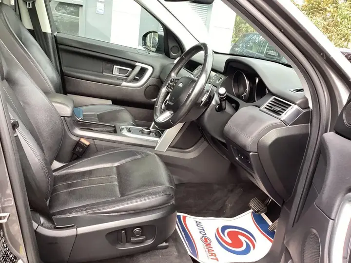 Land Rover Discovery Sport 2017 photo 2