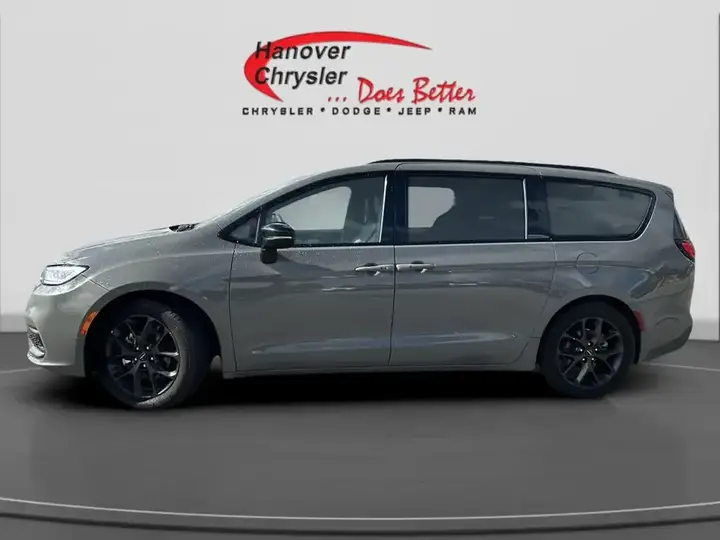 Chrysler Pacifica 2025 photo 2