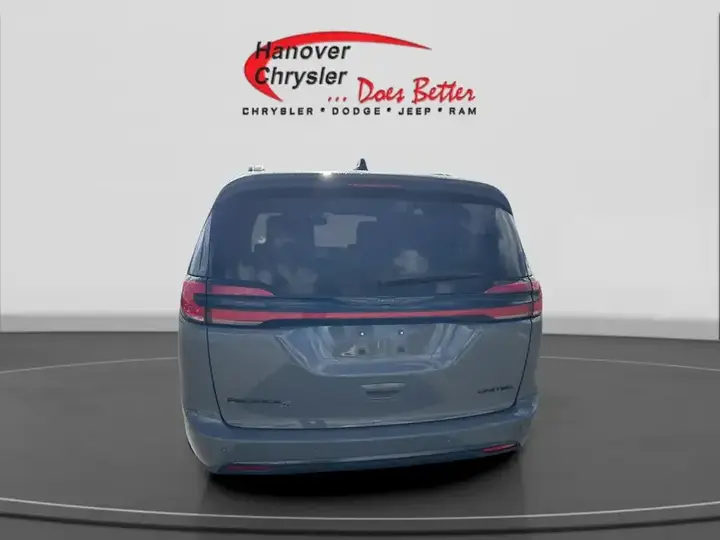 Chrysler Pacifica 2025 photo 4