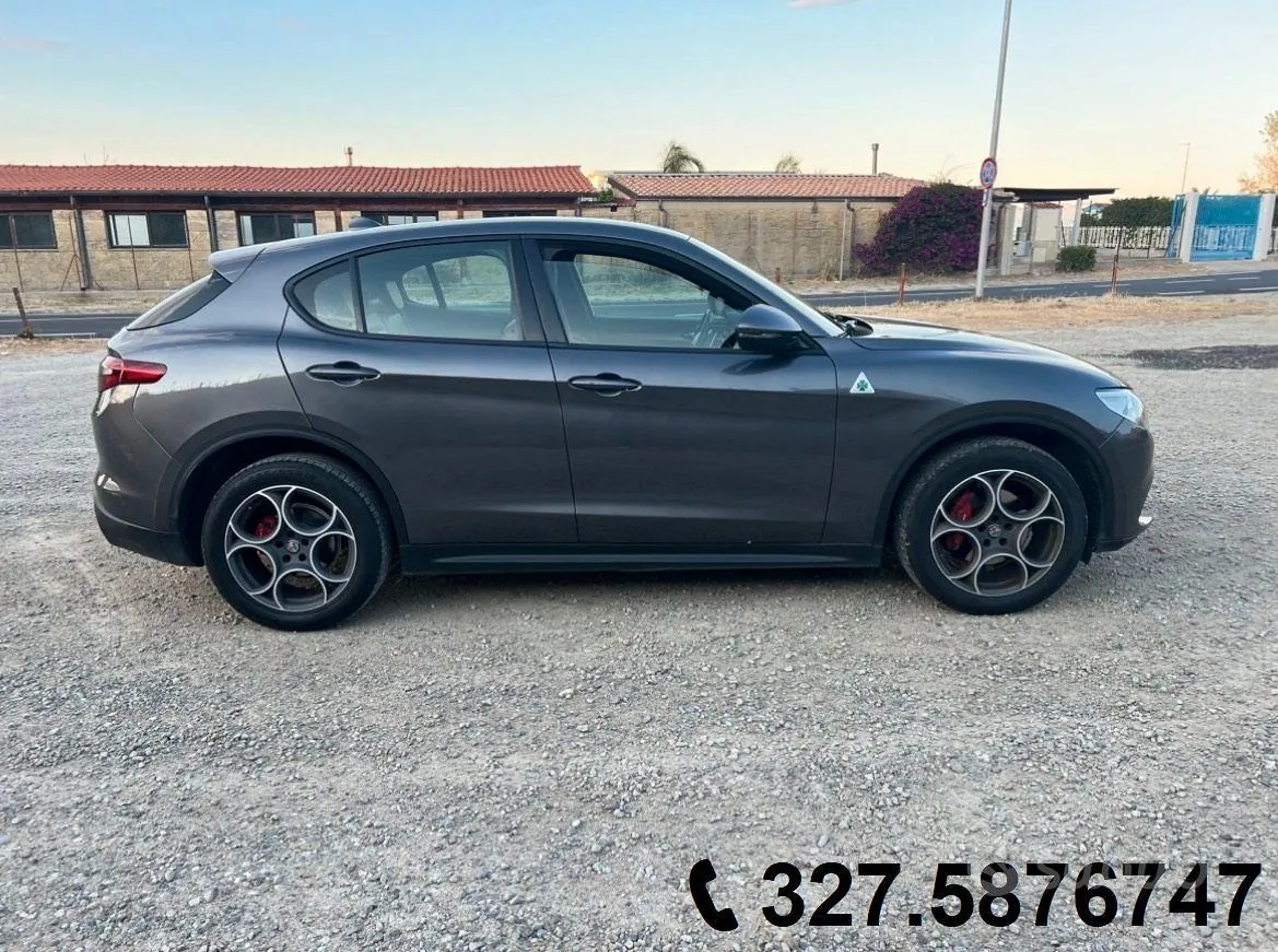 Alfa Romeo Stelvio 2017 photo 2