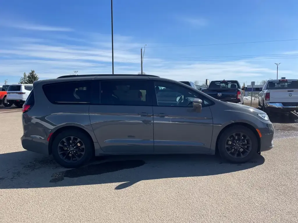 Chrysler Pacifica 2022 photo 4
