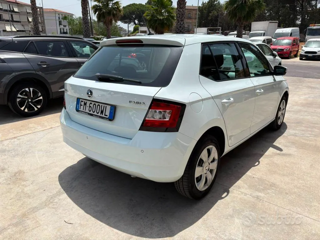 Skoda Fabia 2018 photo 4