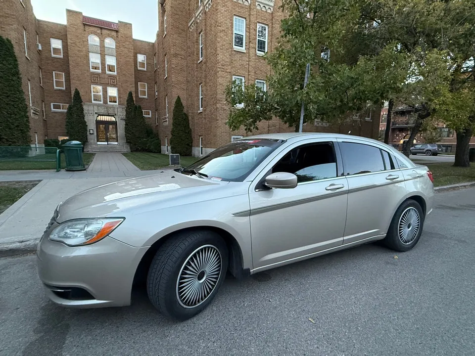 Chrysler 200