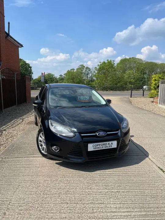 Ford Focus 2011 photo 2