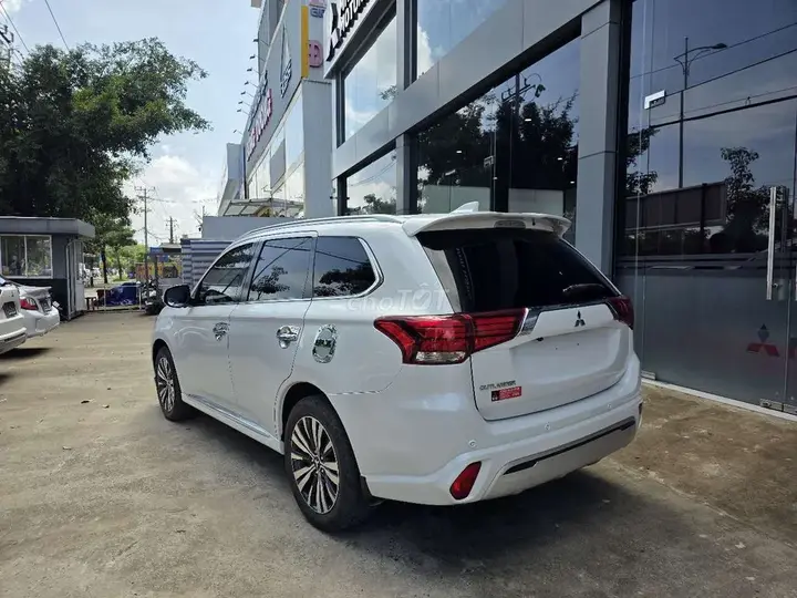 Mitsubishi Outlander 2022 photo 3