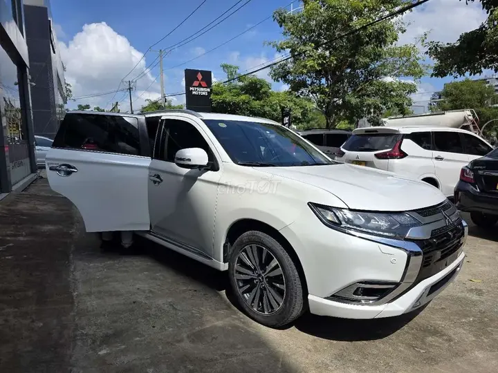 Mitsubishi Outlander 2022 photo 5