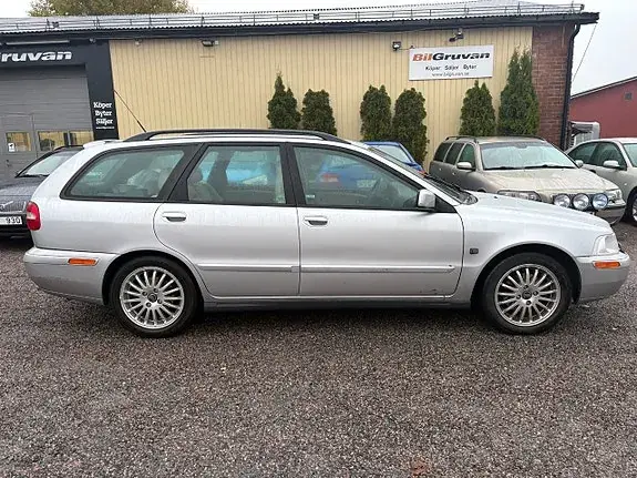 Volvo V40 2002 photo 2