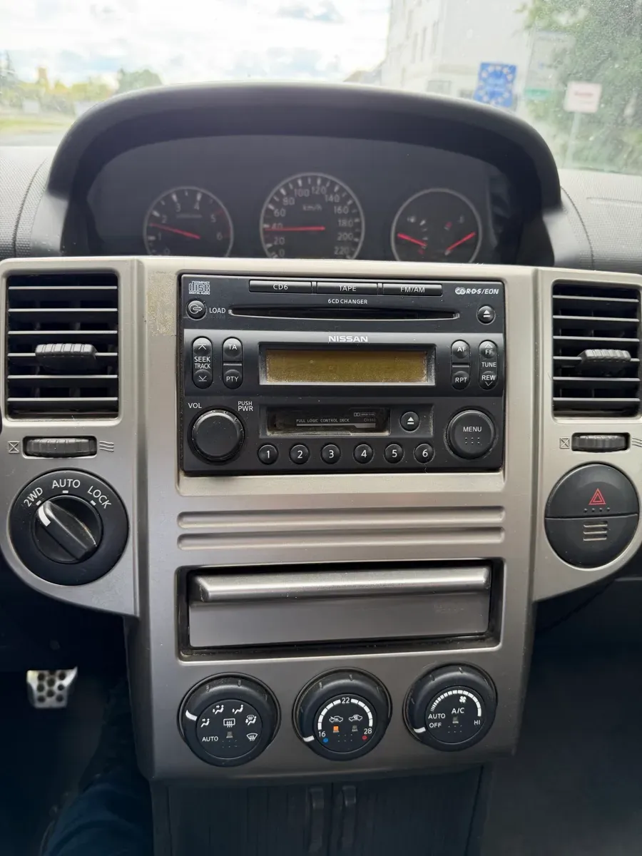 Nissan X-Trail 2006 photo 2