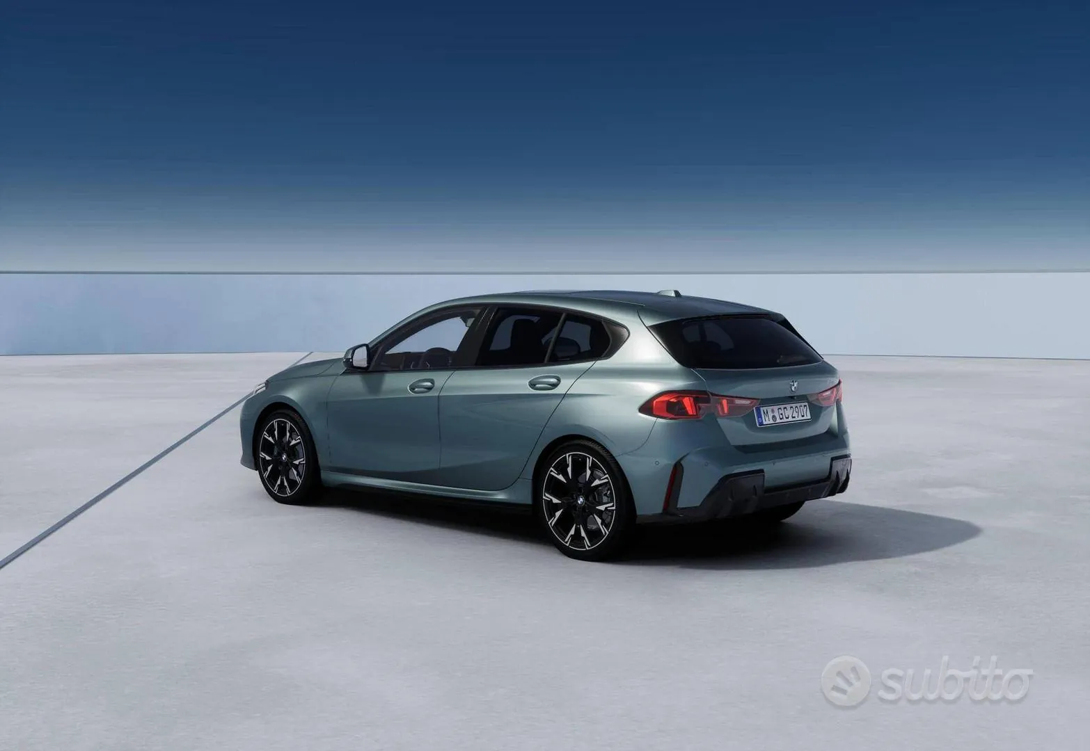 BMW 1 Series 2023 photo 2